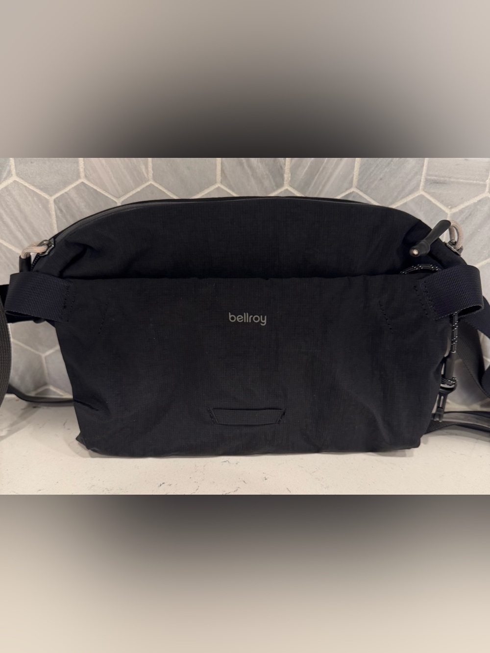 Bellroy Lite Sling 7L Black Crossbody Bag Lightweight Travel Excellent Condition
